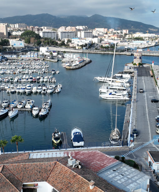 Puerto deportivo de Ceuta Marina Hércules pantalanes