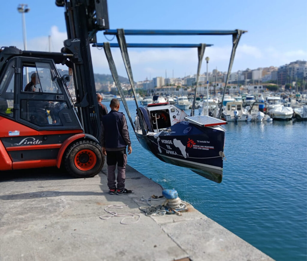 Barco Varado Marina Hércules Ceuta